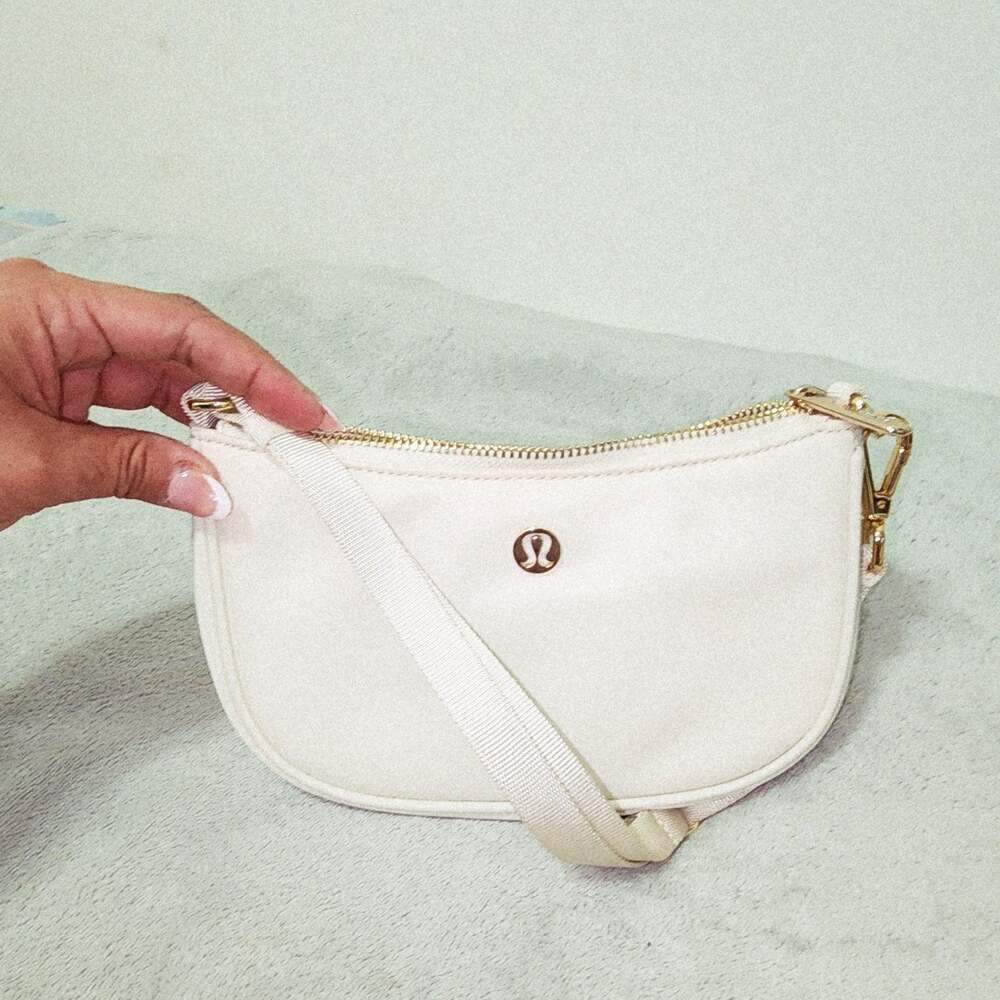 Lululemon City Essentials Mini Shoulder Bag 1L - Picture 9 of 10